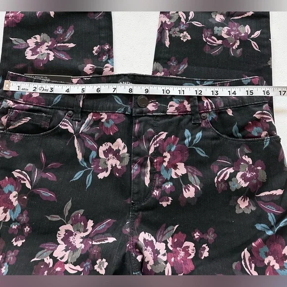 NWT. Bandolino Amy Modern Straight Leg Tummy Slimming Stretch Jeans Size 8 - Picture 5 of 14